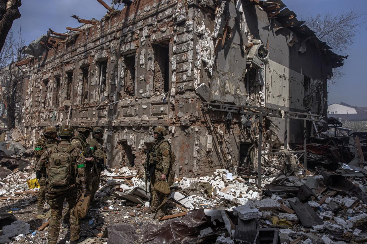 El edificio fue completamente destruido después de disparar en Kharkiv.