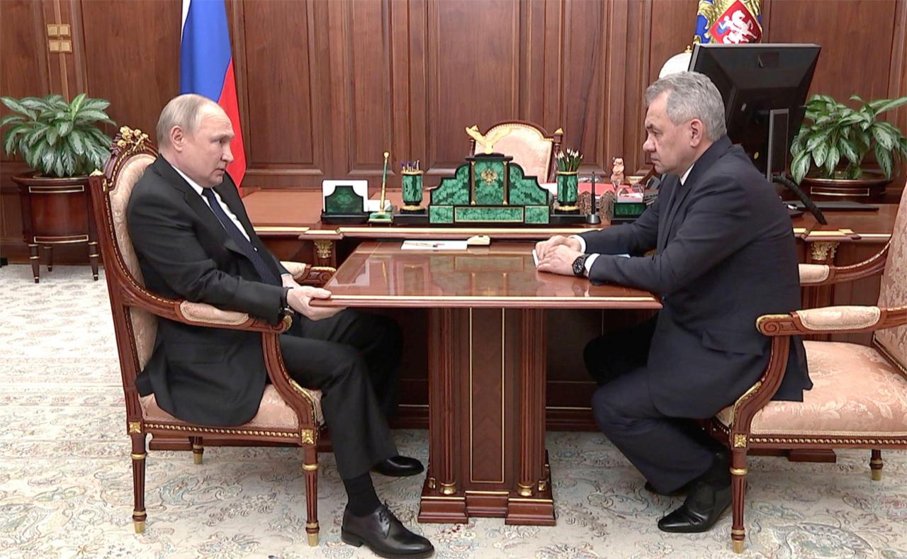 El dictador se dejó ver encorvado durante una reunión con Sergei Shoigu
