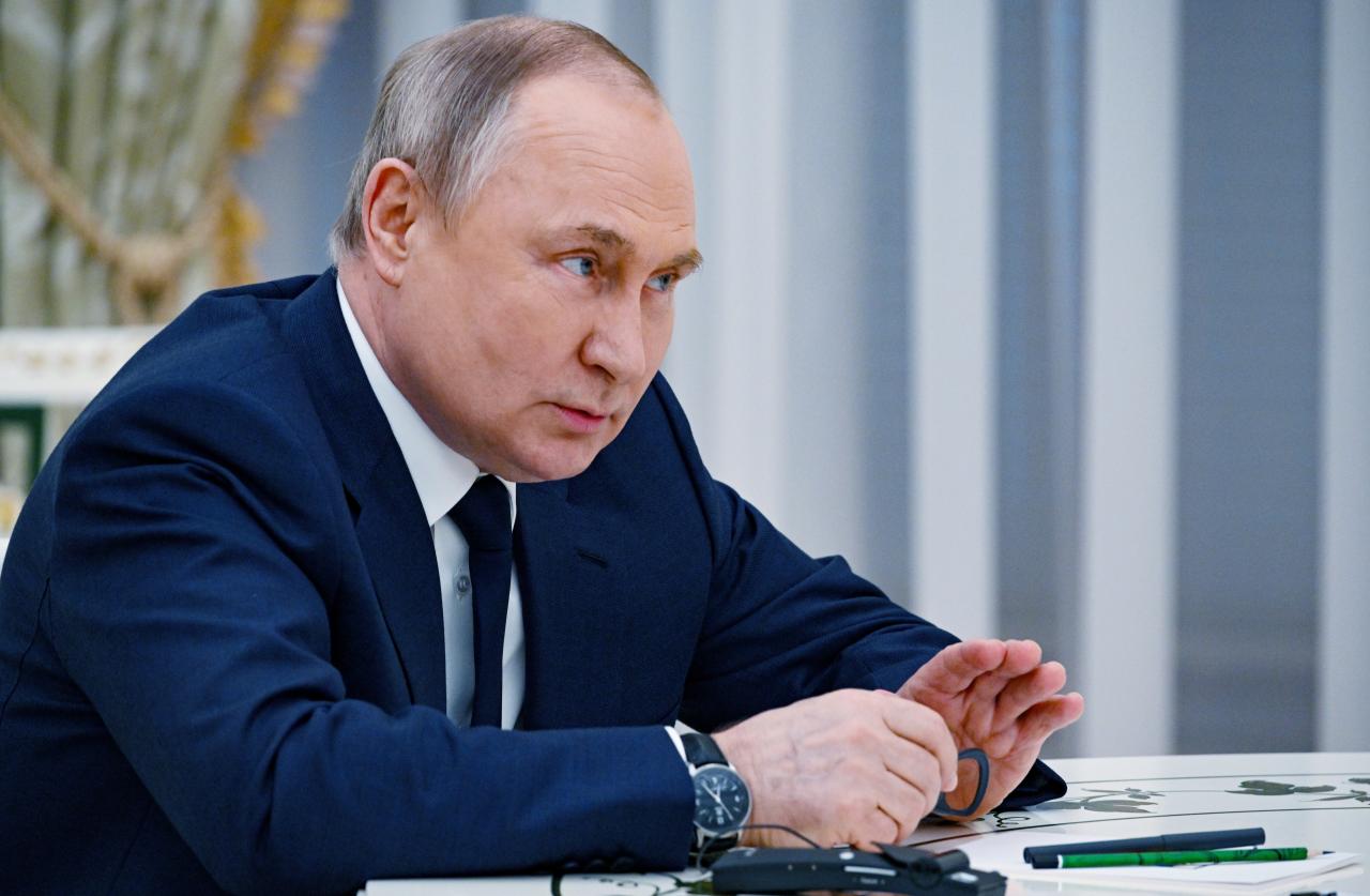 Vladimir Putin en una reunión en el Kremlin en Moscú