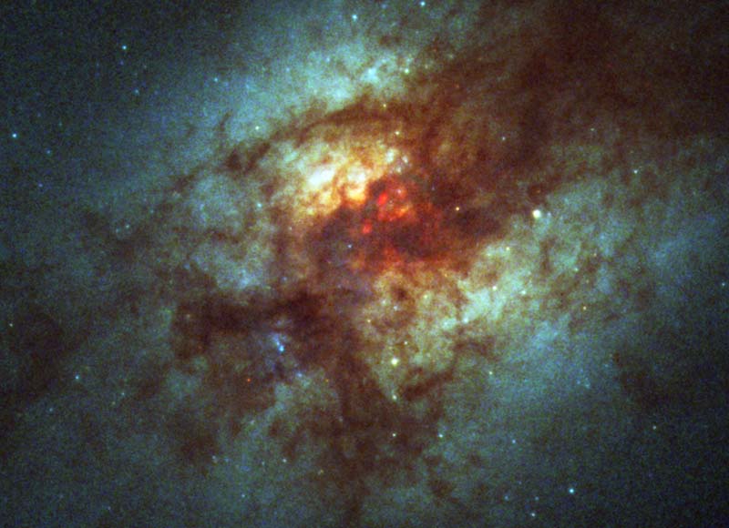La galaxia Arp 220 es una de las primeras en detectar potentes láseres espaciales llamados