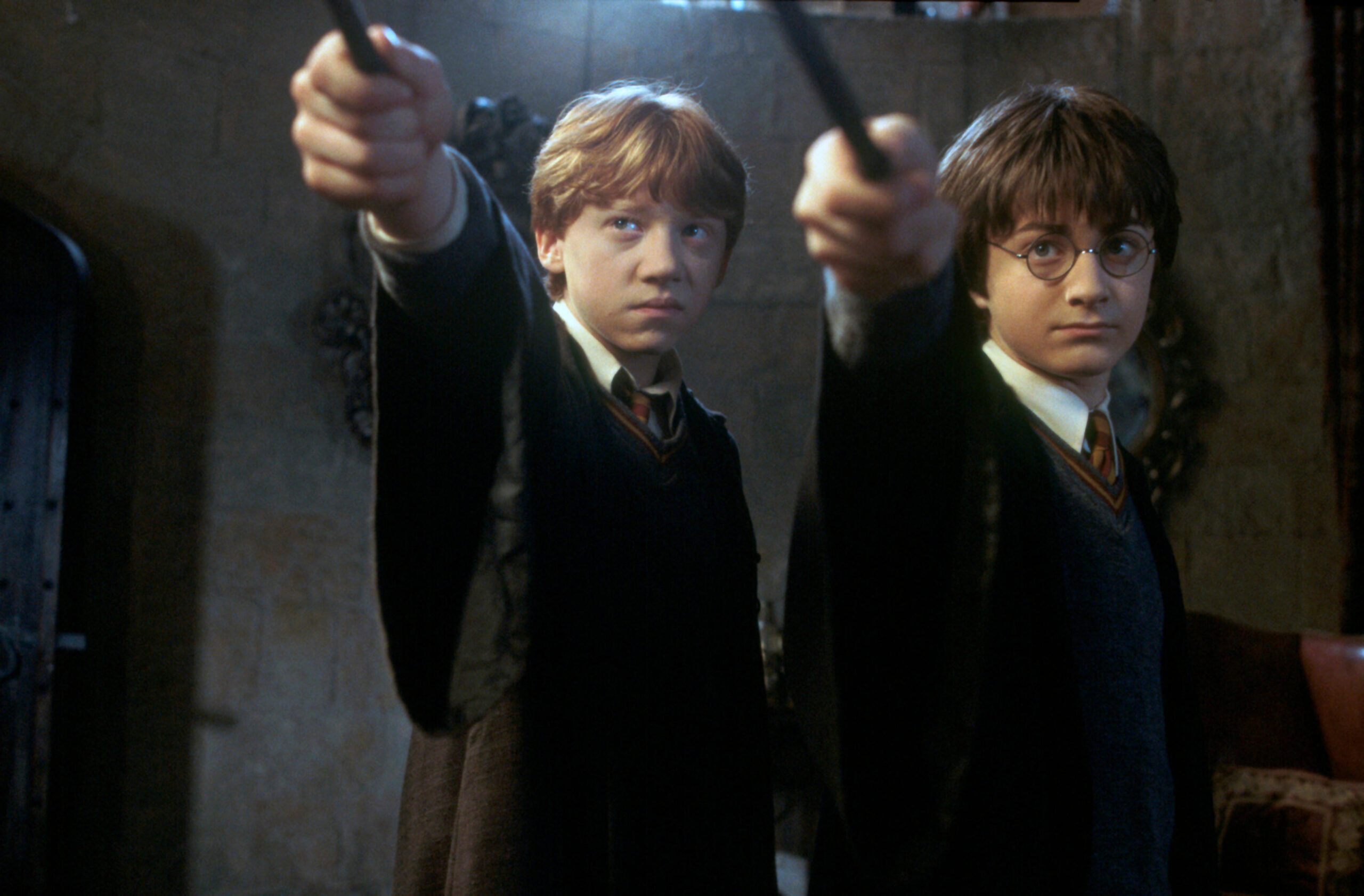 Invocar hechizos como Harry y Ron