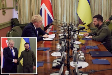 Boris Johnson se reúne con el presidente ucraniano Zelensky en la capital devastada por la guerra, Kiev