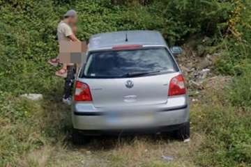 Google Street View pilla a una pareja muy cachonda durante una cita en la vía pública
