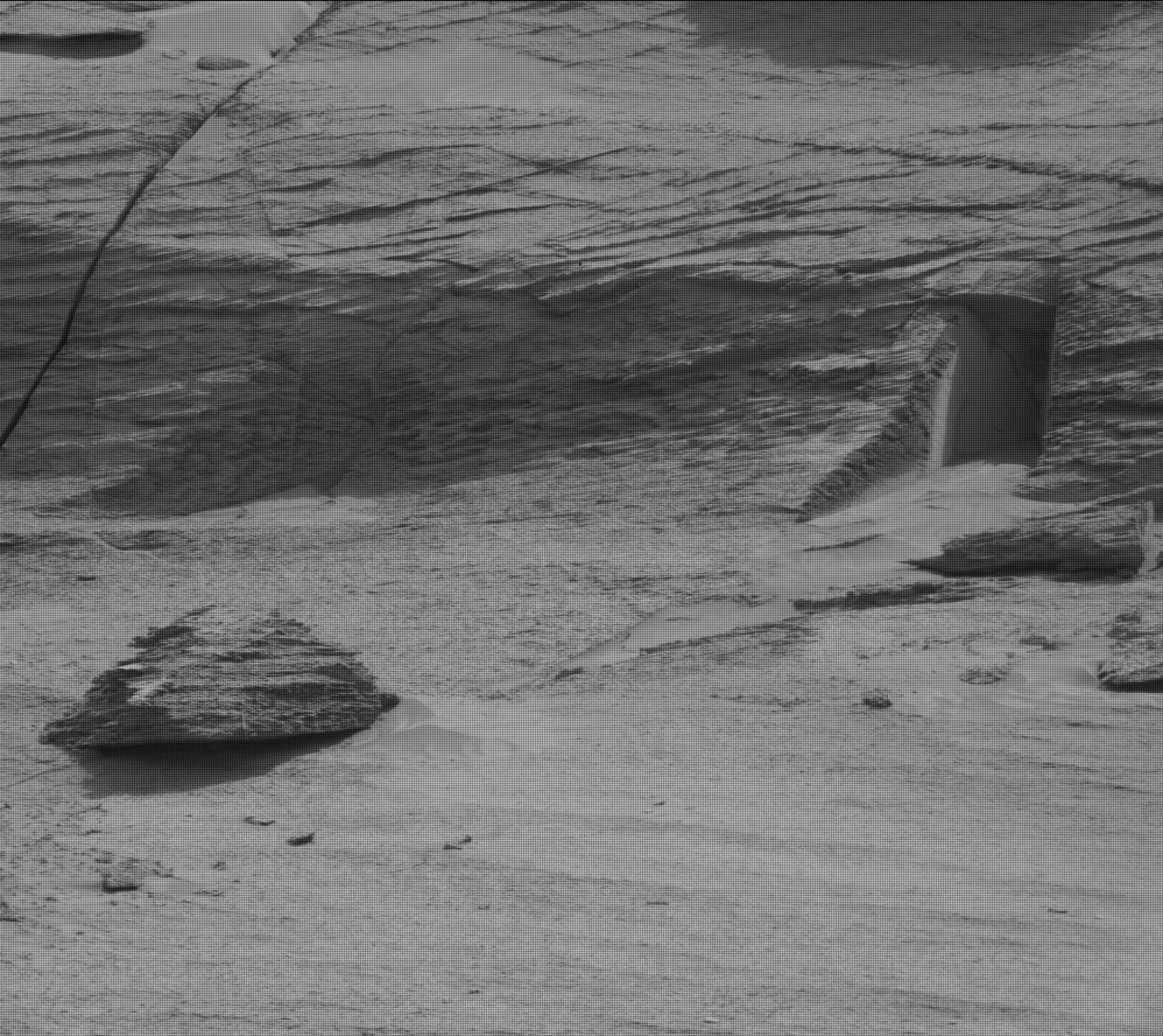 Los fanáticos de ET han notado lo que parece un pasaje secreto en las rocas marcianas y están seguros de que la apertura del acantilado es una señal de vida en Marte.