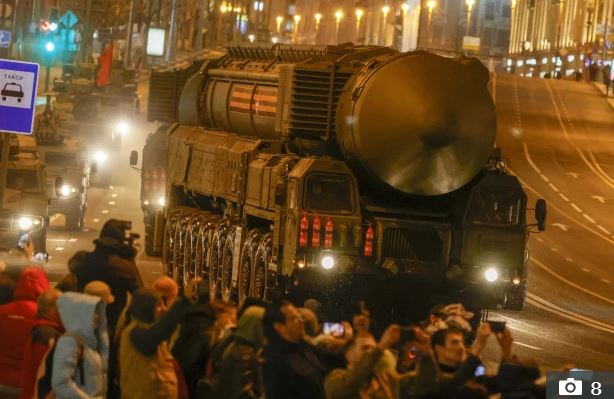 El misil viaja a través de Moscú en un intento de celebrar el Día de la Victoria el 9 de mayo.