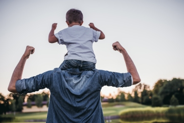 Nombramos a nuestro hijo con un nombre masculino fuerte, pero la familia se rió en la cara.