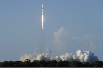 SpaceX de Musk se embarca en la primera misión lunar en un paso importante para los planes de la base lunar