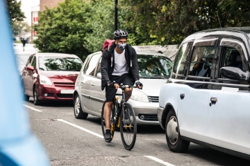 Los ciclistas pueden necesitar obtener TABLAS DE NÚMEROS y seguro bajo la nueva ley