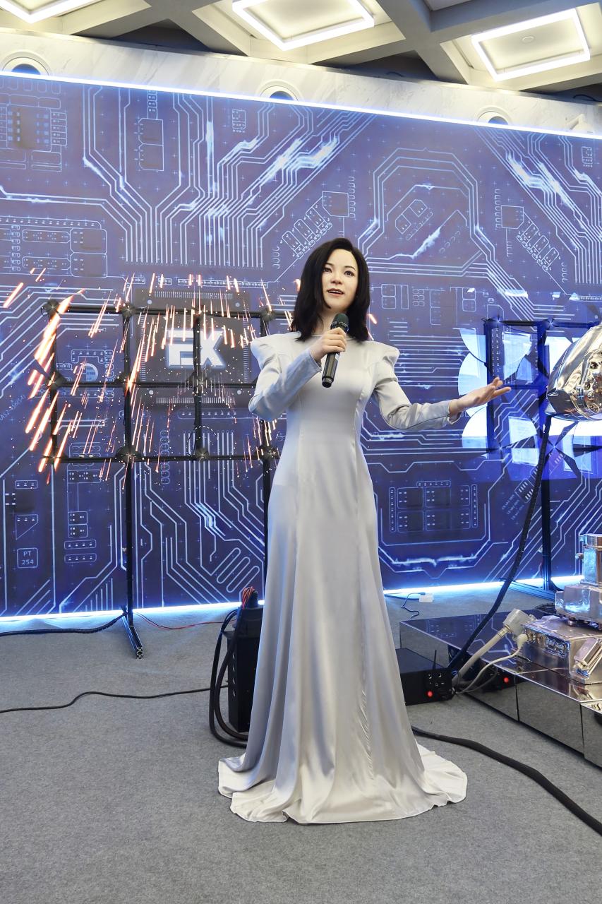 La Conferencia Mundial de Robots de 2022 acogió a un androide estrella del pop que se parecía a la cantante taiwanesa Teresa Teng