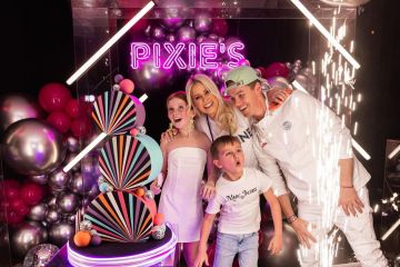 Le regalé a mi novia de 11 años una fiesta estilo club nocturno de £ 23,000... los trolls la tacharon de grotesca