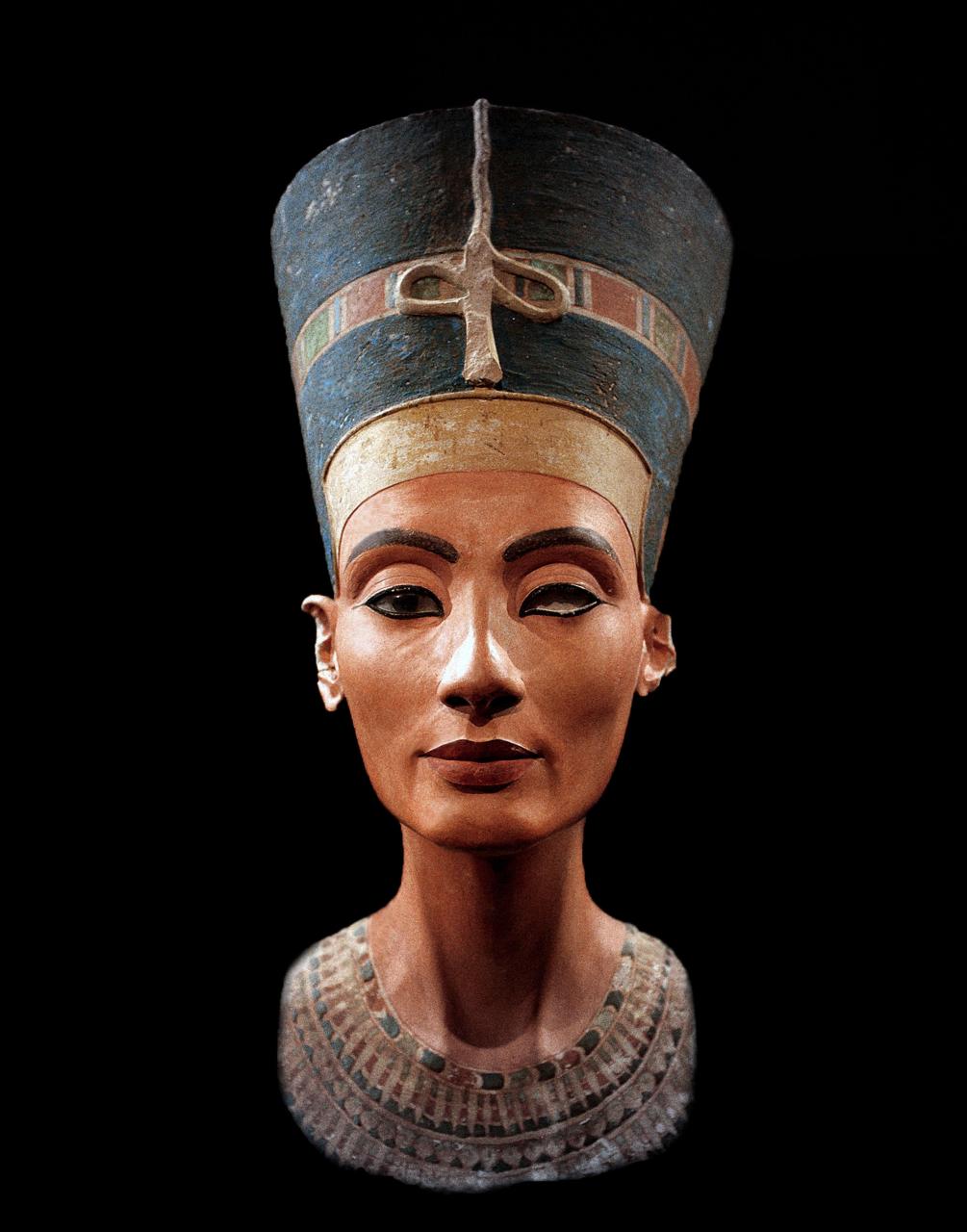 El famoso busto de la reina Nefertiti ha deleitado a multitudes durante un siglo, pero nunca se ha encontrado la momia de la antigua monarca.