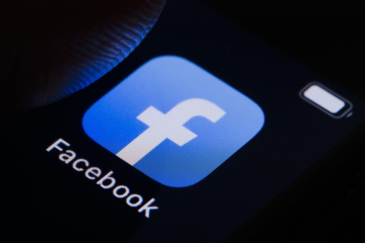 Doomscrolling se puede hacer fácilmente con aplicaciones como Facebook