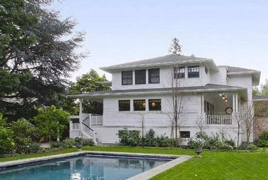 Según los informes, el fundador de Facebook, Mark Zuckerberg, compró su casa de 5,617 pies cuadrados en Palo Alto por $ 7 millones en 2011