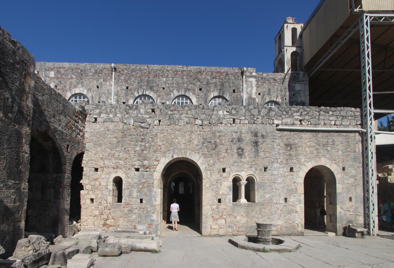 Los científicos dicen que descubrieron los restos de St.  Nicolás en la iglesia de Demre, Turjey
