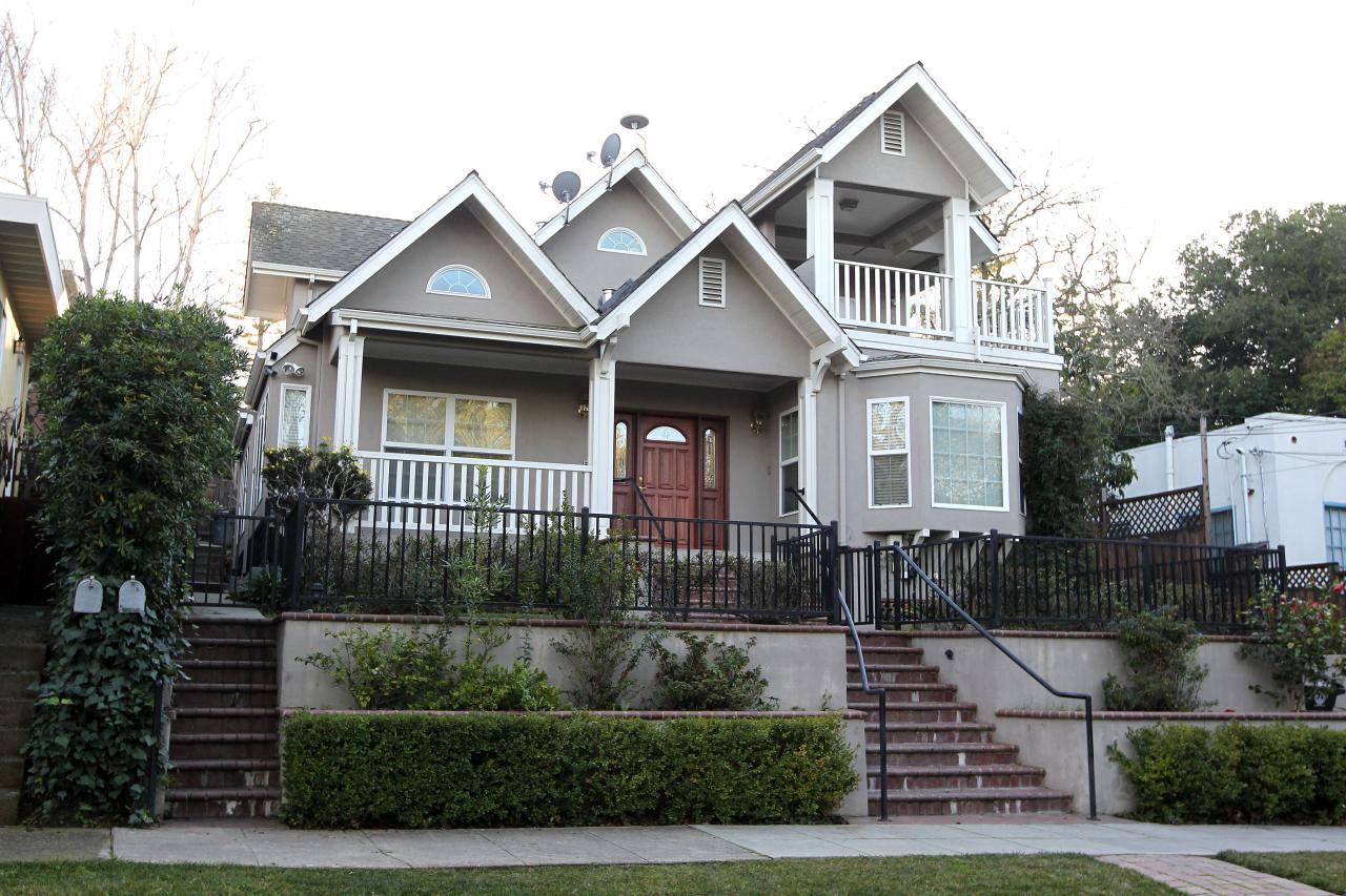 La casa de Palo Alto en California es modesta en comparación con otras propiedades del fundador de Facebook