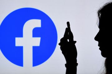 Advertencia a medida que Facebook cambia la aplicación para millones de iPhones, y los usuarios están divididos
