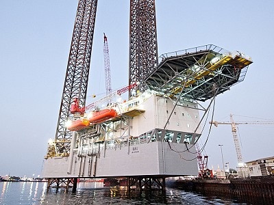 La plataforma petrolera Seafox Burj frente a la costa de Qatar, donde un trabajador supuestamente mató a golpes a su colega