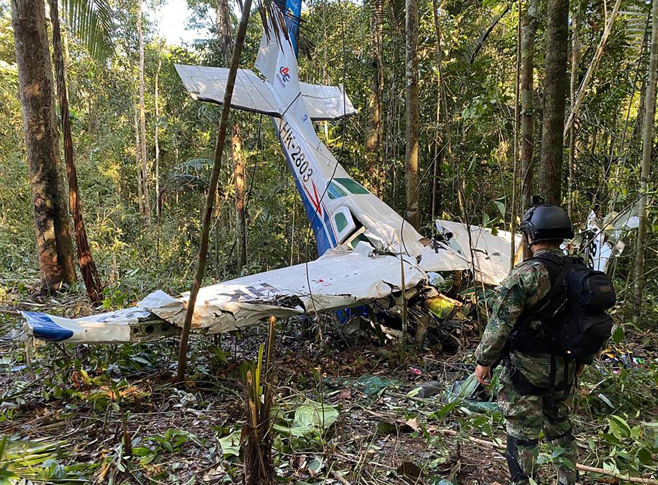 La madre de los niños murió en el accidente, junto con el piloto y líder indígena